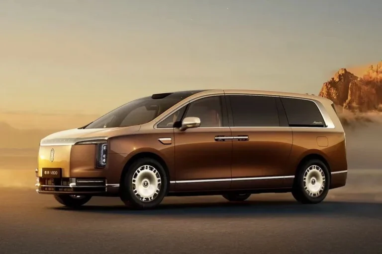 Maextro V800: Huawei вражає ультрарозкішним мінівеном у стилі Rolls-Royce