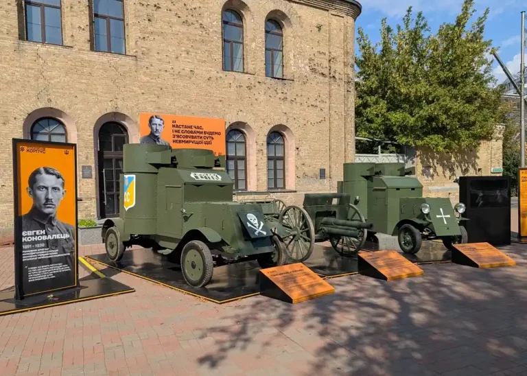 Київ: Відроджені панцерники Січових стрільців – жива історія на виставці!